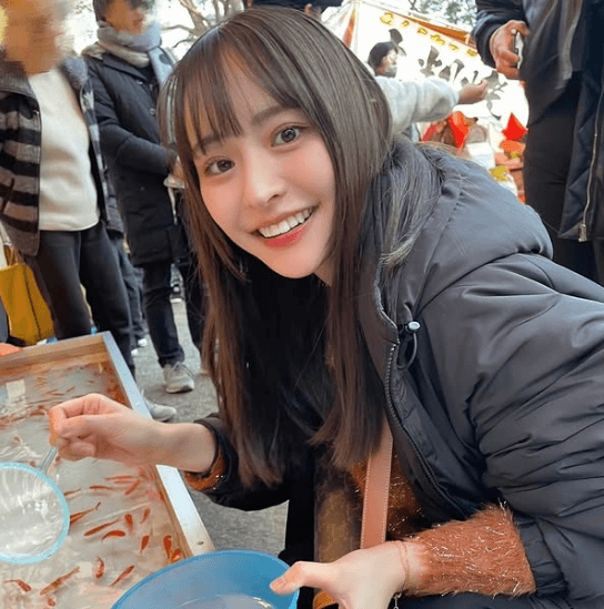 「すくわれたい」あの人気女優、縁日の”めっカワ金魚すくいショット”を公開しファンガチ惚れ状態！「可愛いってばよ！」