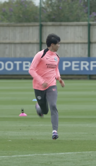 三笘薫 新シーズンに向けて始動！同僚も復帰を喜ぶ