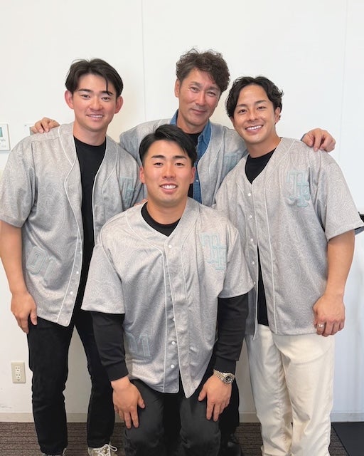 巨人の若手3選手と元木大介がトークショー後のオフショットを公開！