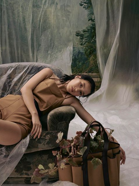 まるで絵画... 女優・のんのドレス姿が美しすぎると話題に👀✨