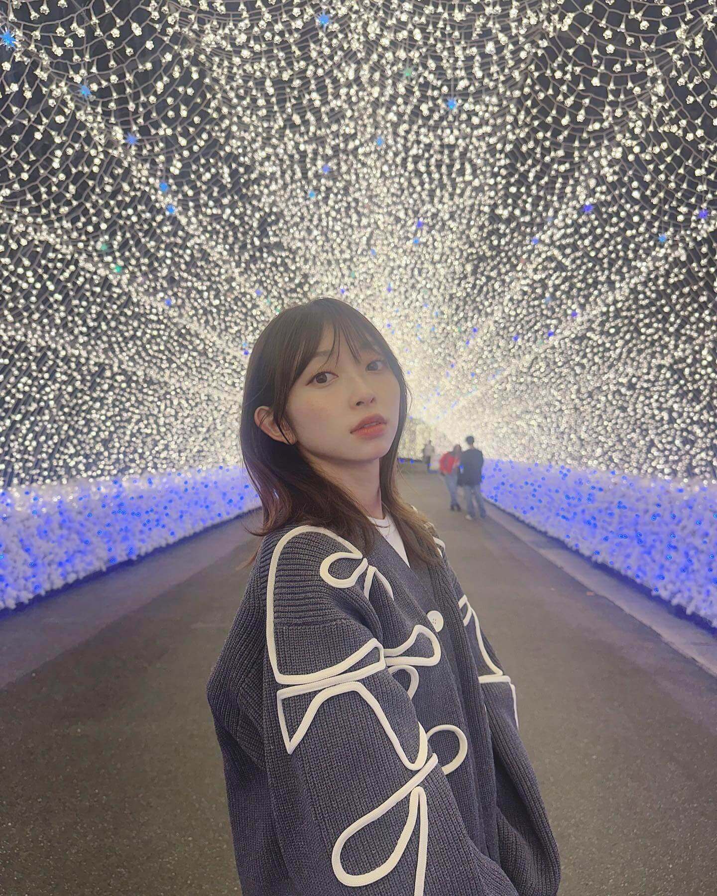 あの人気女性アイドルがイルミネーションを満喫！「イルミネーションよりキラキラしてる」