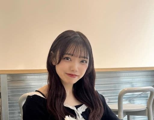 「ちょーーかわいいツーショ」あのアイドルが真っ白な犬を抱くショットにファンから反響！