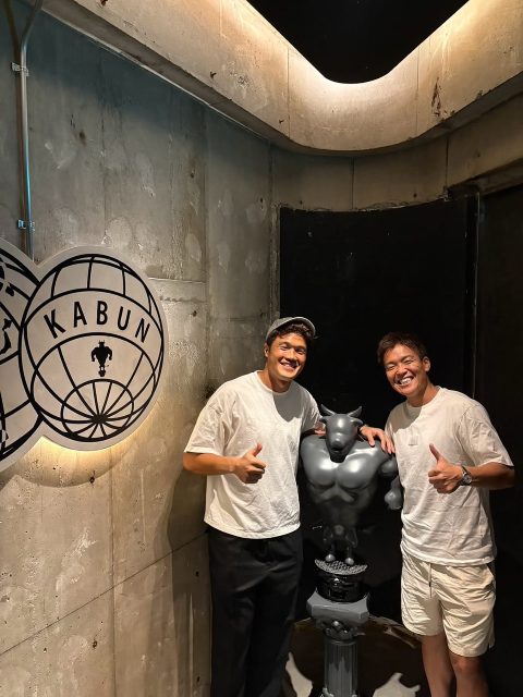 「尊敬するソンリョン兄貴と」浦和レッズ・西川周作、兄弟みたいな"仲良しGK"ツーショットにファンもほっこり