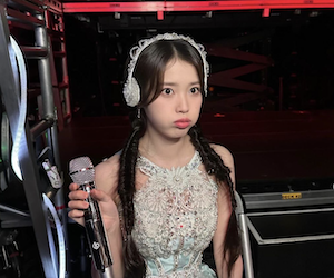 「国民的妹」と称される人気歌手が最新ショットを公開！