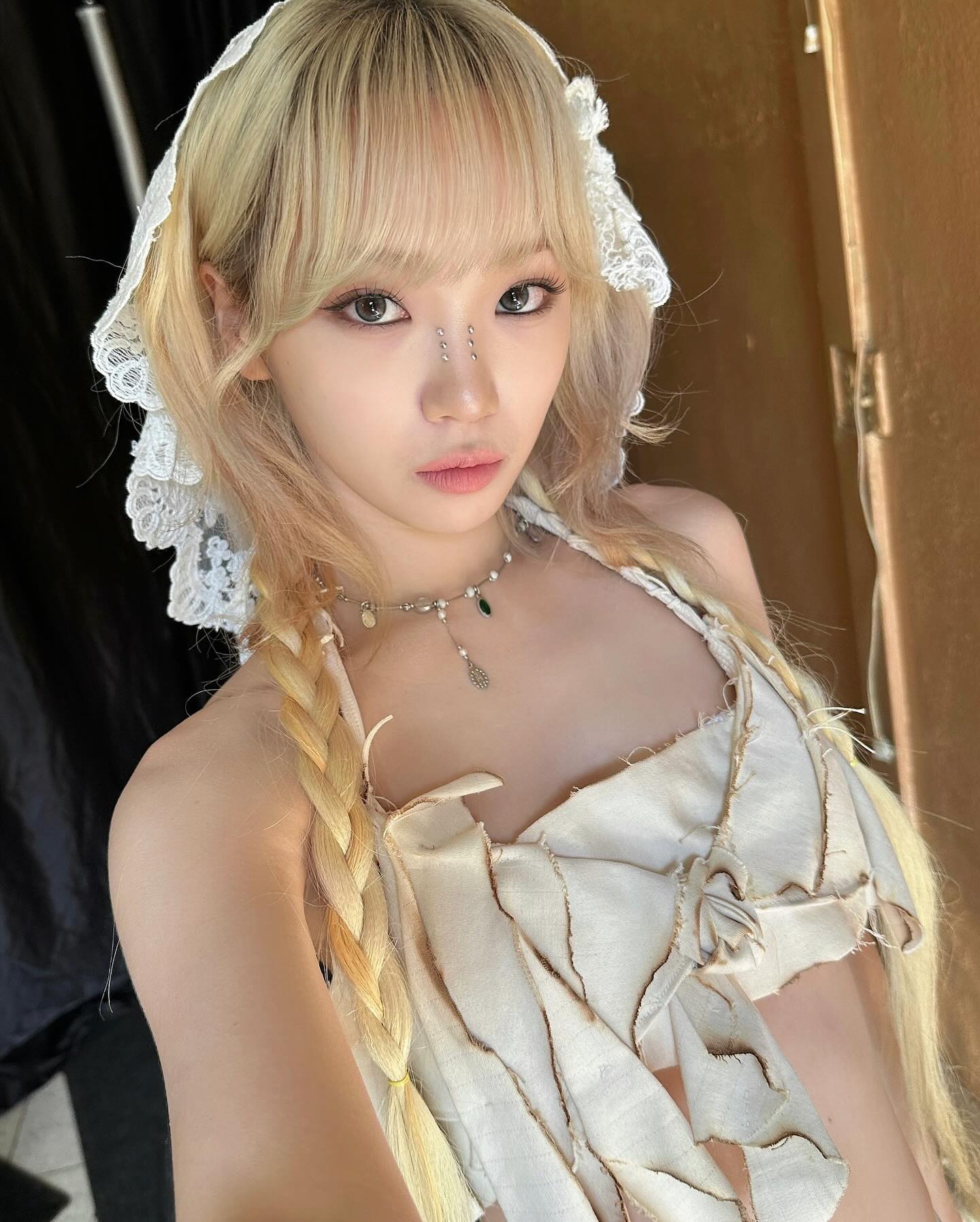 LE SSERAFIM・チェウォンが奇抜すぎるスタイリングで登場！？