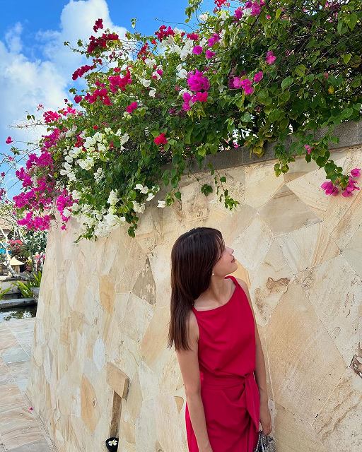 南国に現れた赤い女神！？郡司恭子アナがバリ島の思い出を振り返る