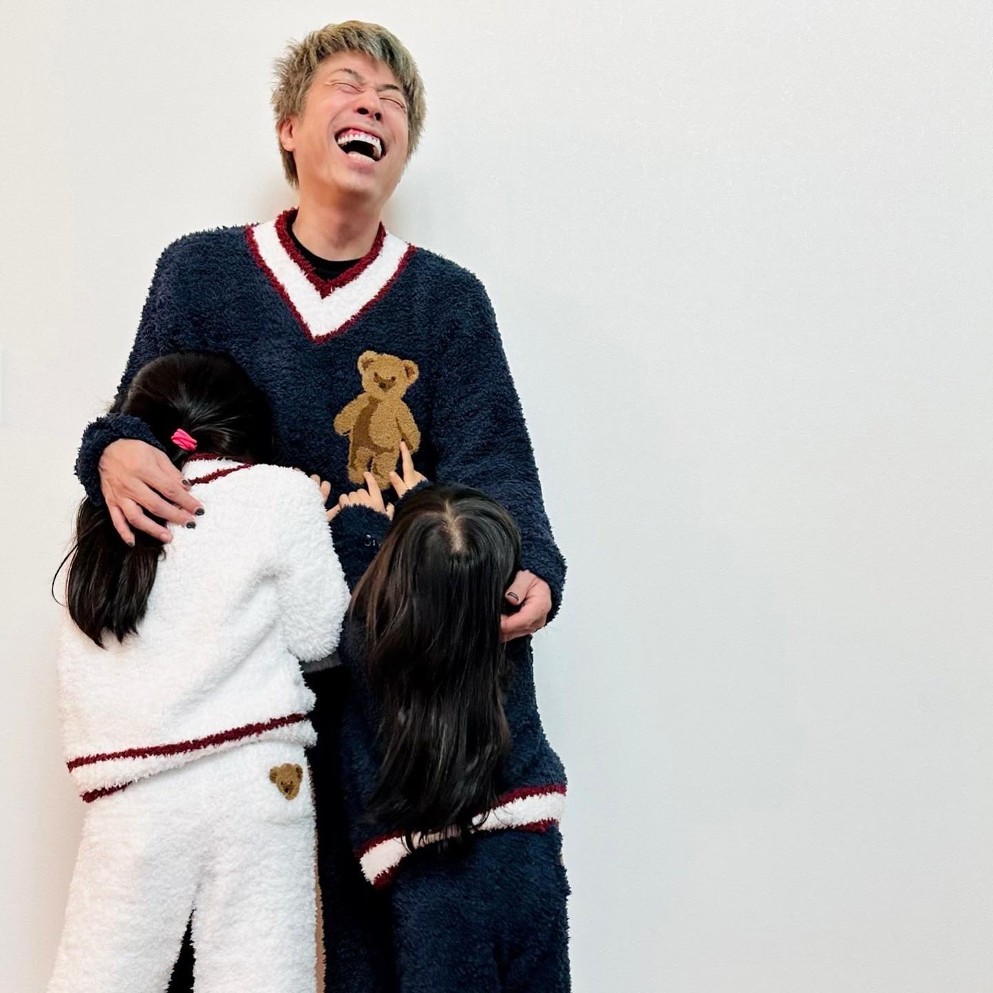 田村淳、お揃いパジャマで愛娘たちと笑顔溢れるショット🐻🌟「幸せがあふれてる💕」