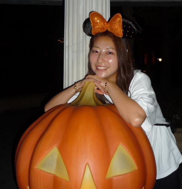 なでしこジャパン塩越柚歩　ディスニーシーのハロウィンを満喫