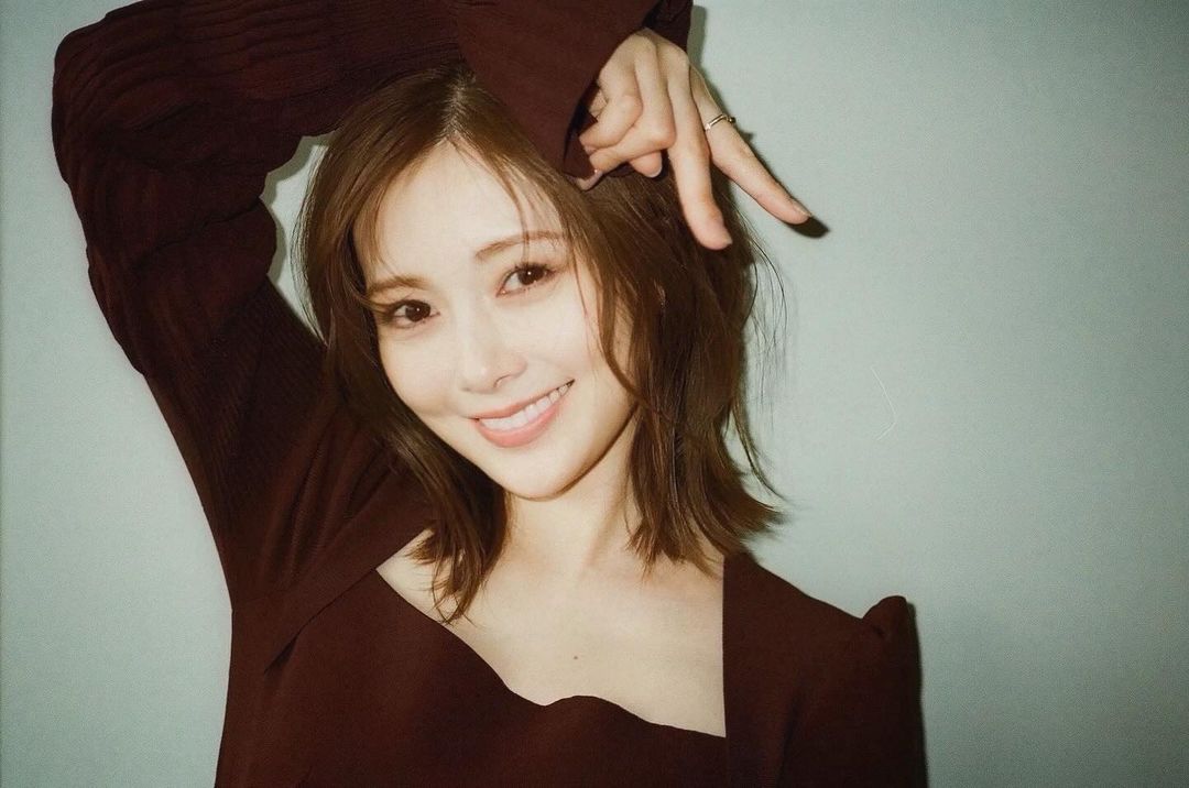 白石麻衣 カレンダーオフショットを公開✨「世界一可愛いです☺️💗🫶🏻🪽✨」