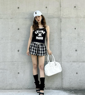 「ギャルっぽい」一児の母・元人気アイドルの超ミニ丈最新ショットが話題に