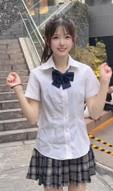 ミニスカ制服ダンスが可愛すぎる！fav me 中本こまり、最新インスタ投稿ムービーにファン歓喜！