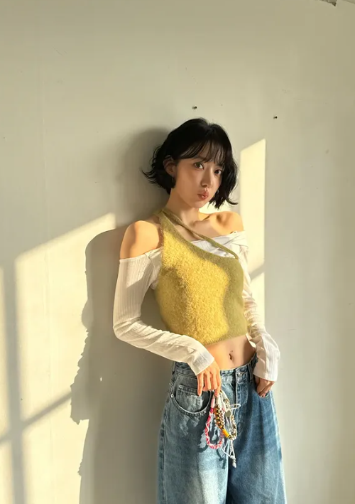 宮脇咲良、『愛 編む with you』撮影に笑顔　“全部かわいい”コラボアイテムを紹介