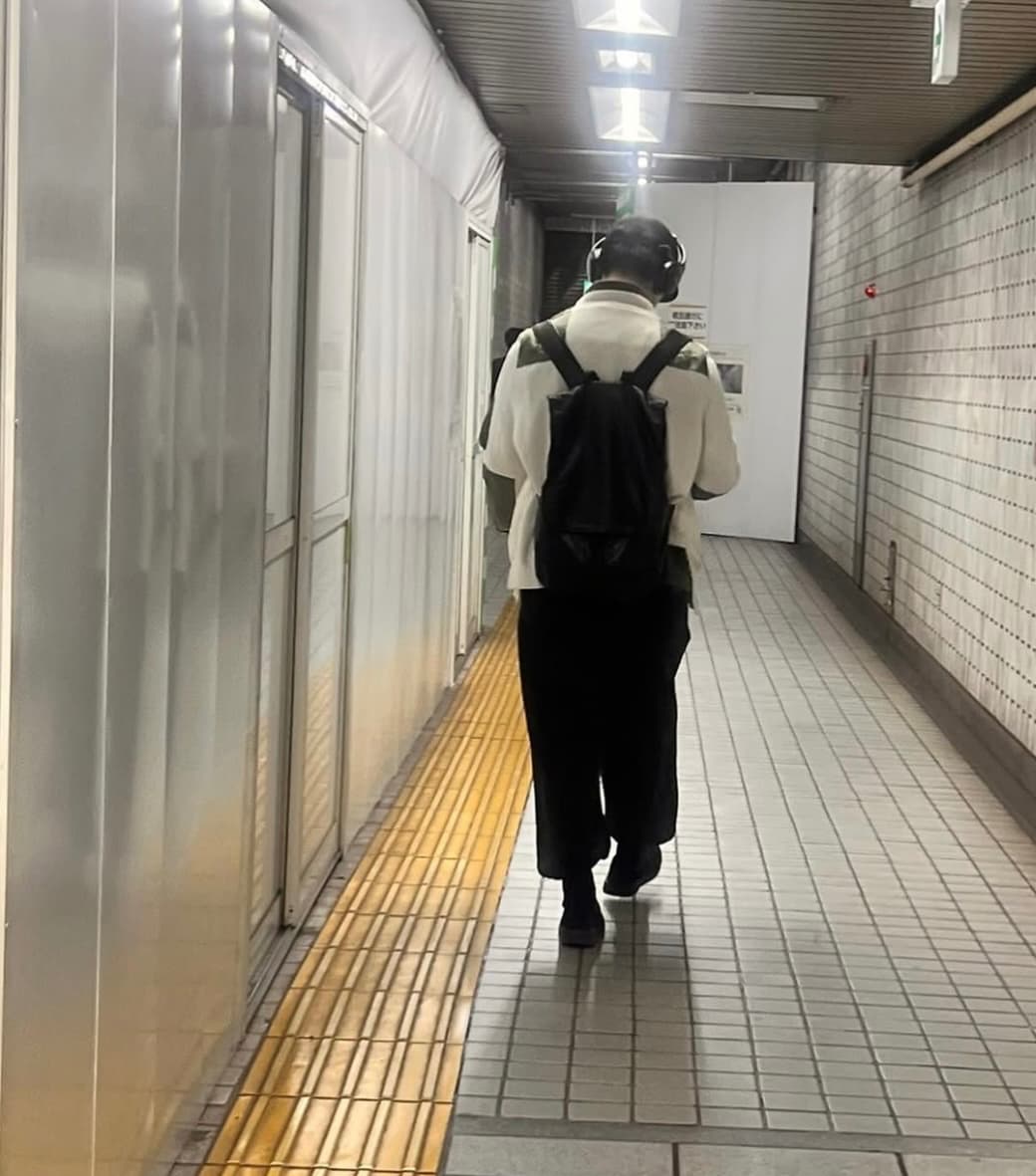 「ジャマしない優しさ♡」工藤阿須加のカッコ良すぎる後ろ姿を撮影していたのは！？