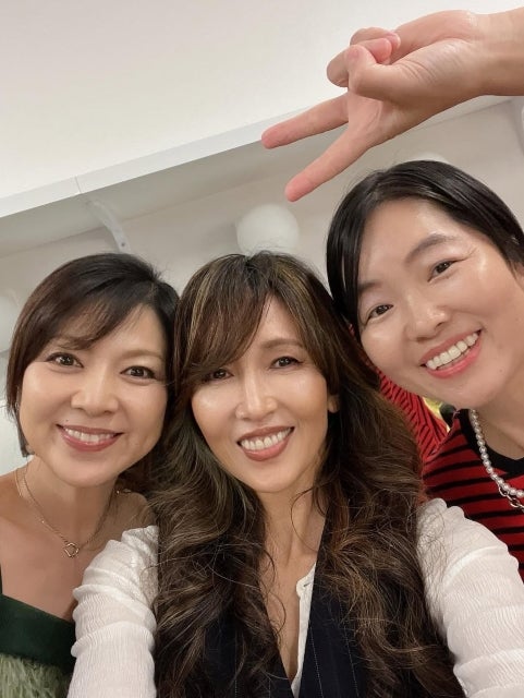 飯島直子、姉と工藤静香コンサート鑑賞。揚げ物の食卓とともに綴った「猛暑と夏の思い出」