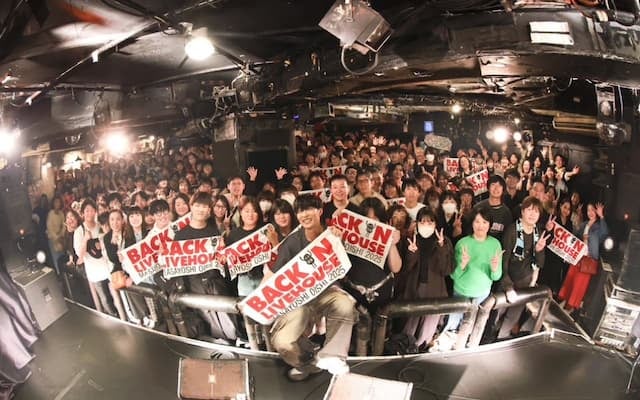 「ライブハウス最高」アーティスト・オーイシマサヨシがライブハウスでライブを公演