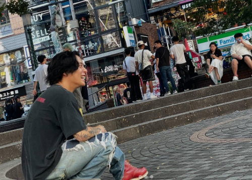 優里がアメ村で古着ハンティング！ファン歓喜の私服ショットに「おかえり」コール殺到