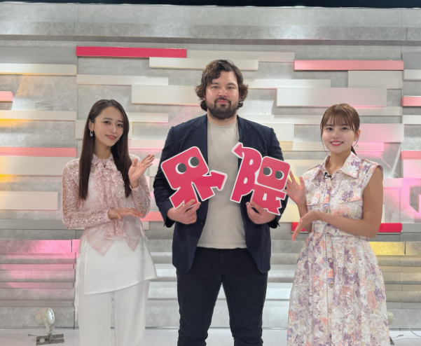 モデル・近藤千尋が“わたし界隈”でウルフ・アロン迎え、和やか3ショット