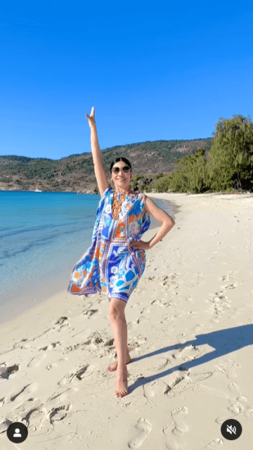 アンミカのバカンスルック、公開！華やかで元気が出ると話題に「気分はラ・ラ・ランド♪♪♪」