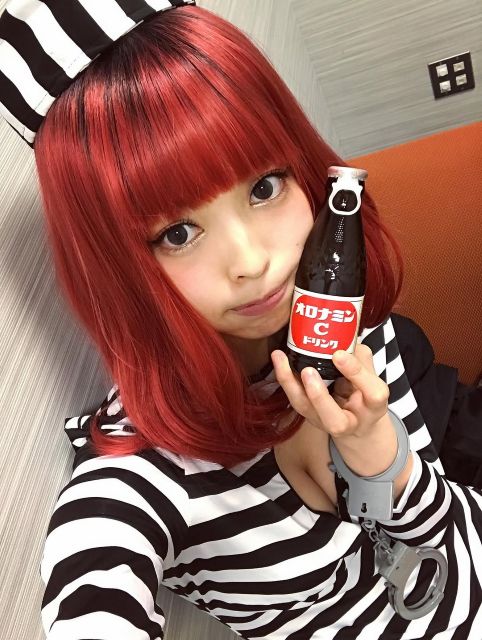 赤髪の最上もが！「かわいい」「コスプレめっちゃ可愛いですね」と話題に！