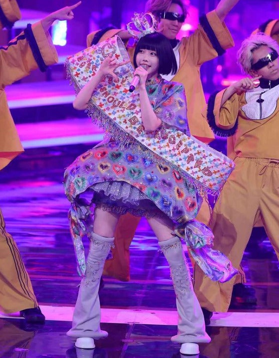 「最高っす」あのちゃんが紅白で披露した可愛すぎるポーズが話題に🌟