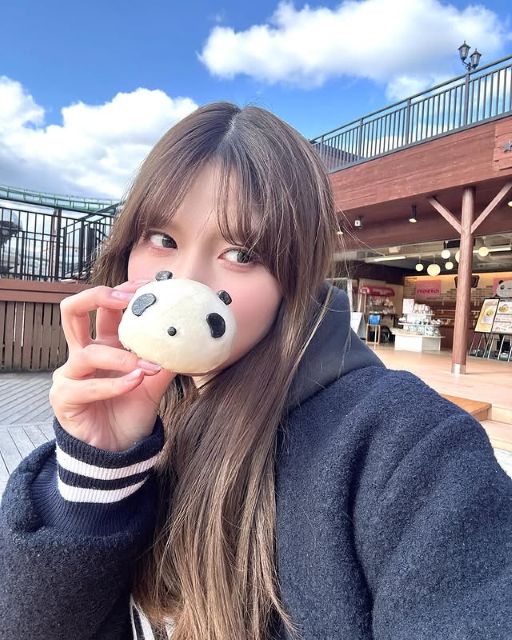 和歌山観光の元AKB48・谷口めぐ、アドベンチャーワールドへ！ほっこり動物触れ合いショットが話題