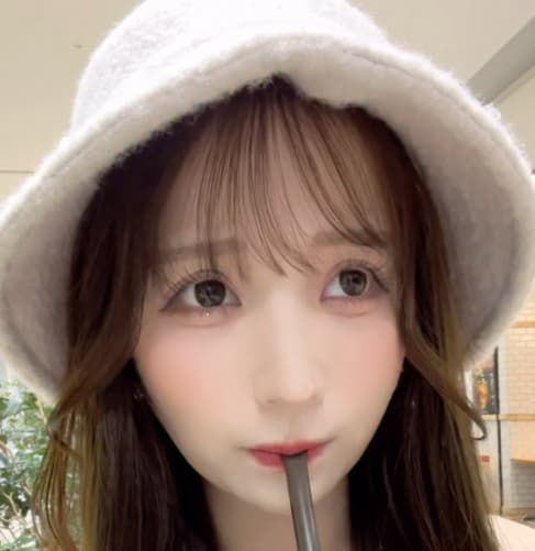 「途中の震えているところかわいい」CANDY TUNE・小川奈々子、GODIVAを飲む姿にファンもメロメロ