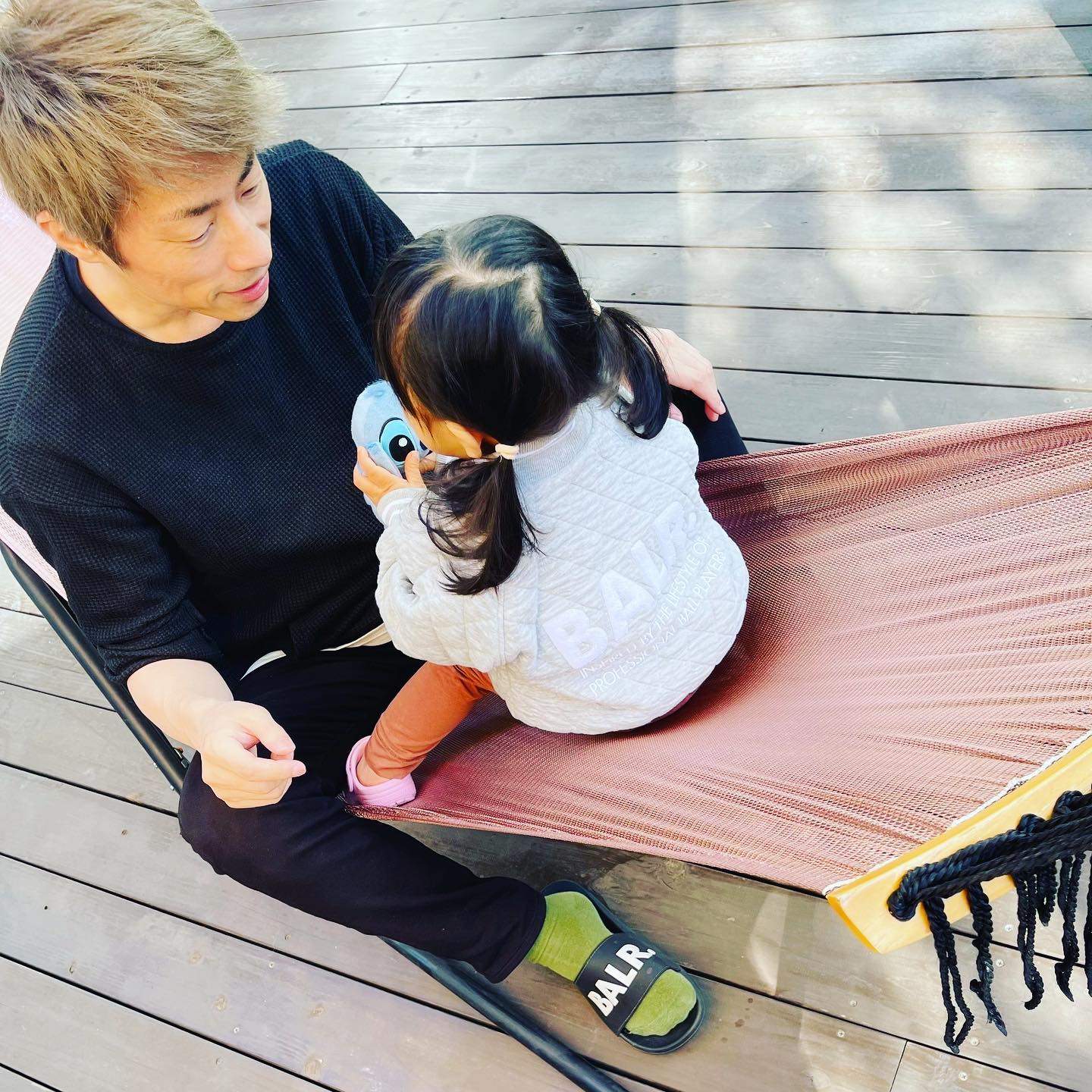 「パパメロメロ決定😍」田村淳さん、言葉を覚え始めた次女と癒し💕のツーショットに反響⭐️