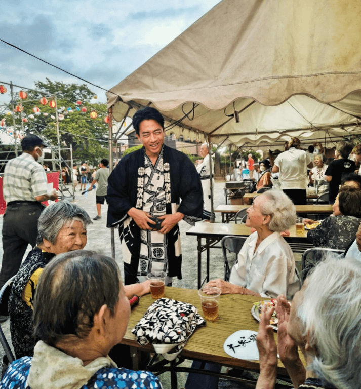 小泉進次郎、横須賀のお祭りと盆踊りを訪問！地元の温かさに感謝