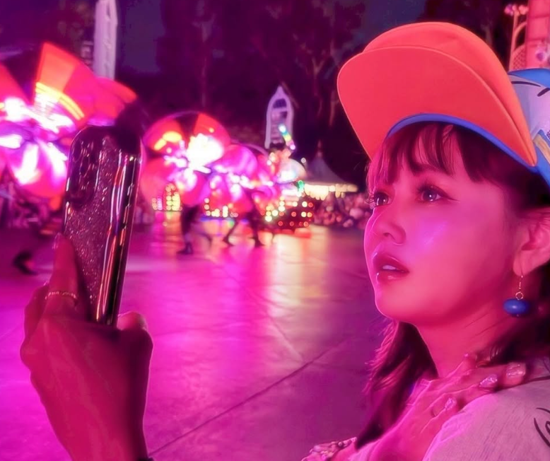 涙腺崩壊…新垣里沙が感動したアナハイム「Paint the Night」体験