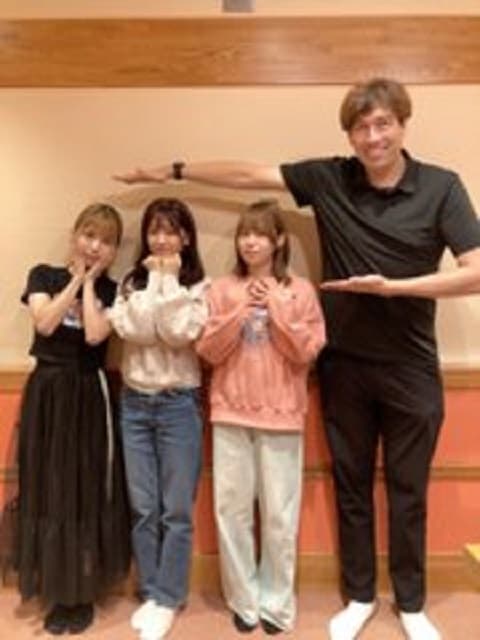 「身長差〇cm！」歌手の亜咲花が、まるでトリックアートな写真を投稿