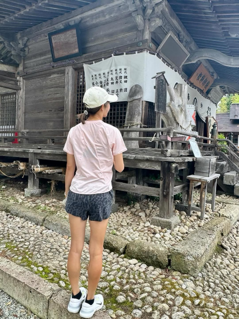 「不安事投げつけて割るやつ」実力派美女ゴルファー"キンクミ"、練習帰り勝負の神様に祈り捧げるもTake2!?