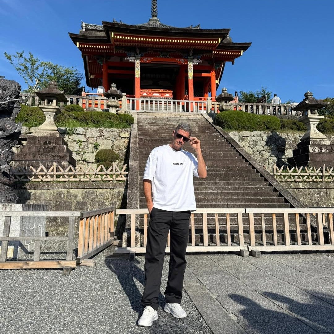 バルサのレヴァンドフスキ、京都を満喫。炎天下でも変わらぬイケメンぶりでファンが沸く