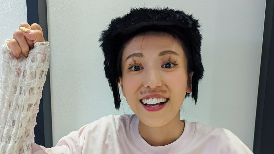 「誰!?」生放送での激変姿にスタジオ爆笑…ファンも二度見した衝撃ショット