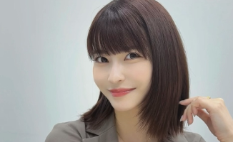 【「久々に足出してみましたシリーズ」】岸明日香、春めく私服ショットに歓声続々！ドラマ準備で“エクステオフ”も報告