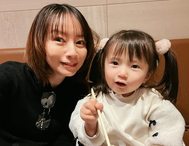 「先日、43歳になりました」鈴木亜美、誕生日報告のインスタで母娘2S公開！仲良しショットにファンほっこり