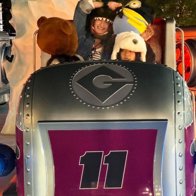 「もう11さーい！！」西山茉希、親子お揃いコーデでハロウィンUSJを満喫！子どもの顔をちらりと公開！？