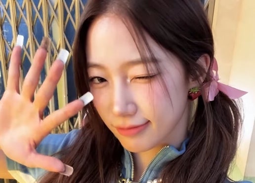 ルセラのKAZUHAが自撮りで可愛すぎるポーズを披露し「こんなにかわいい人見たことない」とファンを瞬殺