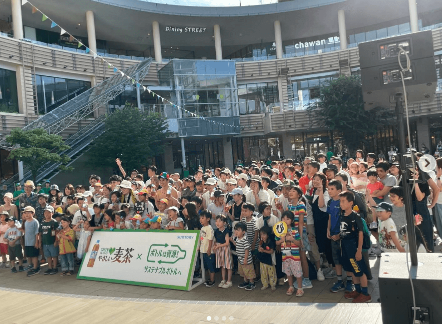 小島よしお　インスタ投稿に　フォロワーからは「そんなの関係ねぇ～」