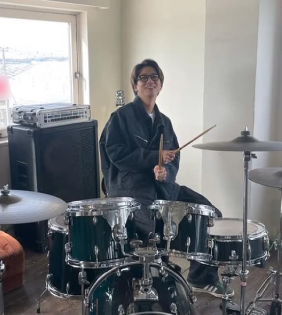 「ドラム姿かっこよすぎる」「横顔美しすぎる」timelesz・寺西拓人の最新ショットにファン悶絶！