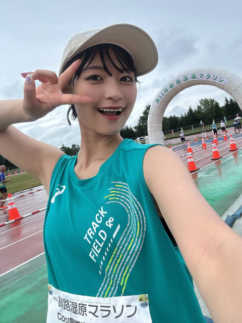 弾ける美肌＆スマイルに釘付け⁉道産子美ボディグラドル、地元"釧路湿原マラソン"ゲスト出場でファン魅了！