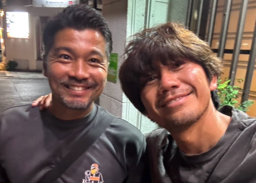 “再会ショット”元Jリーガー高柳一誠、柏木陽介と肩組みサッカー“再燃”の約束