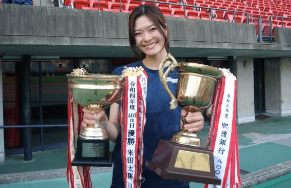 「さすがですね。最強女子！」美女陸上選手、大会新記録&自己ベストの栄光！ダブルトロフィー「西日本最速女子！」