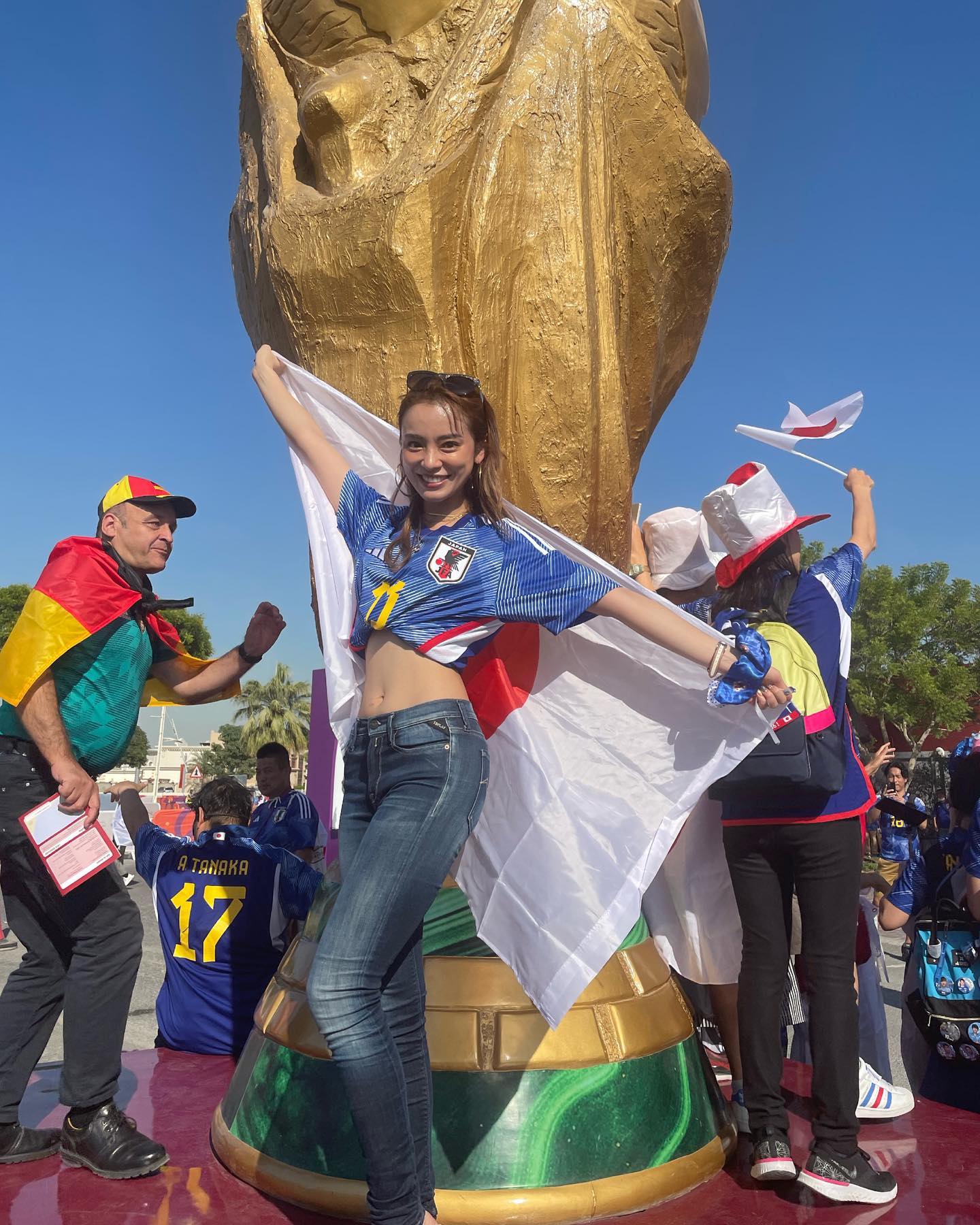 「世界にバレた😢」FIFA国際映像に映った美女サポの投稿が大人気✨「まじワールドクラス美女」