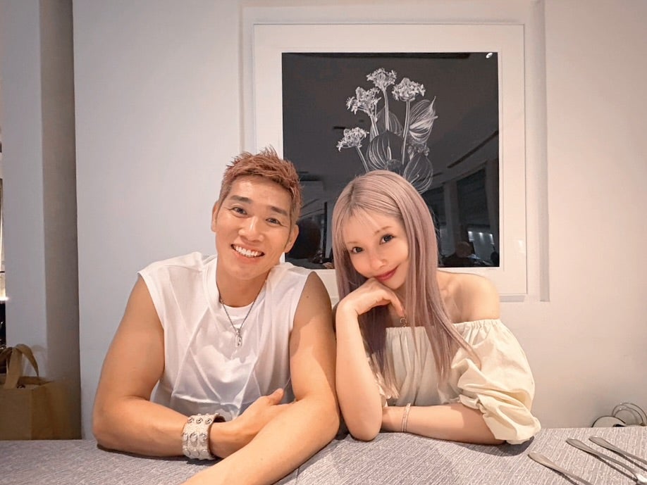 レイザーラモンHGの妻・住谷杏奈、結婚丸19年で夫婦ショット！ドラマのような結婚の流れに「さすが」