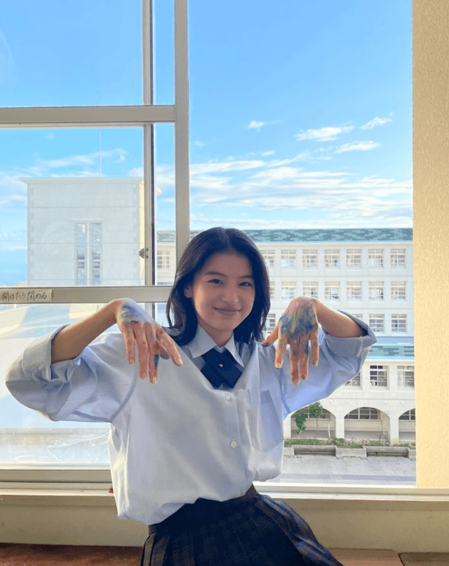 人気女優の制服姿にファン興奮「透明感やばすぎ」