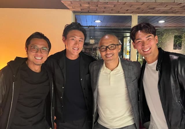 那須大亮　往年の浦和レッズメンバーで仲良くパチリ📷