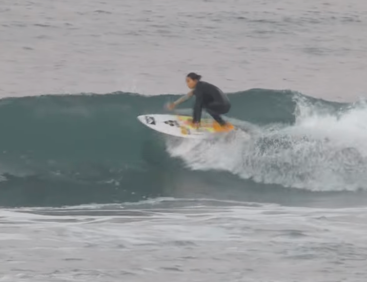 夕暮れの波に乗る！プロサーファー窪田怜、仕事後のサンセットサーフを満喫