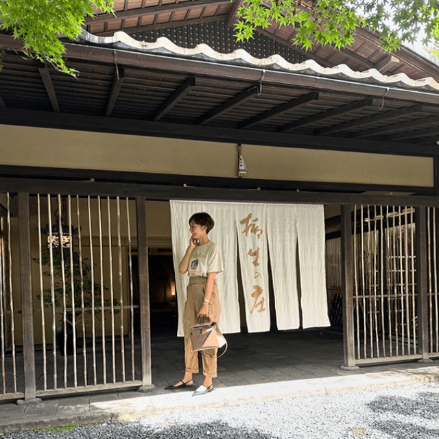 田丸麻紀、歴史に名高い「柳生の庄」にて一足早い読書の秋を謳歌する