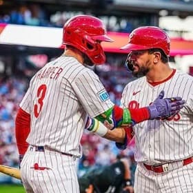 お手本のような爽やかな打撃！カイル・シュワーバーの本塁打を打席の横から見てみよう　フィリーズ公式インスタグラムより