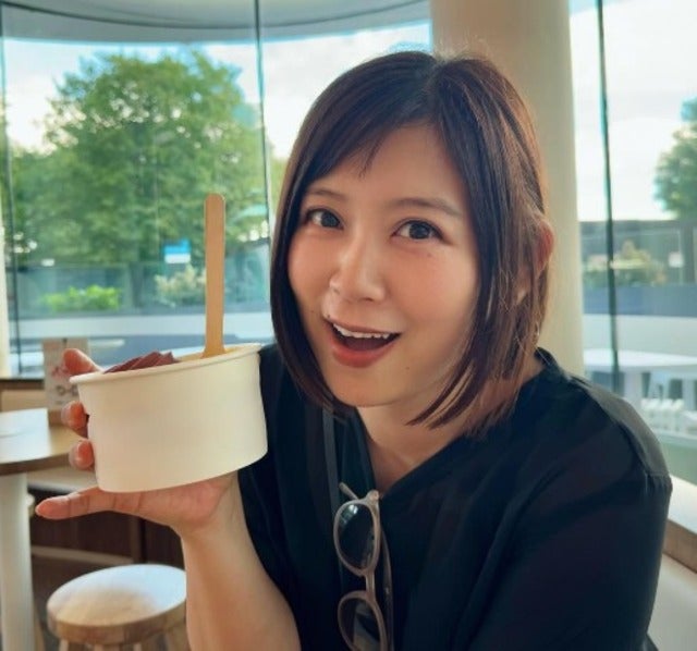 「ボーっとしながら考えごとする時間も必要」絢香がお散歩からのアイスクリームを楽しむ！